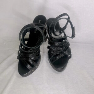 Kenneth Cole New York Black Strappy peep toe sandals  Wooden base Y2K Size 5